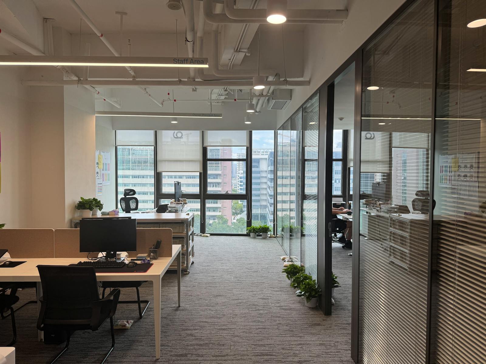 Commercial carpet cleaning in a Manchester office