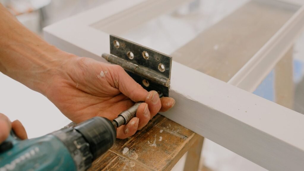 Repairing a door hinge